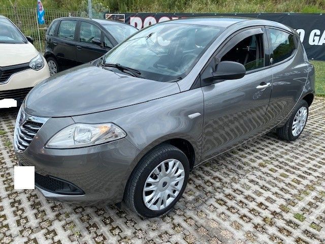 Lancia Ypsilon 0.9 TwinAir 85 CV 5 porte Metano Ecochic Silver-2013