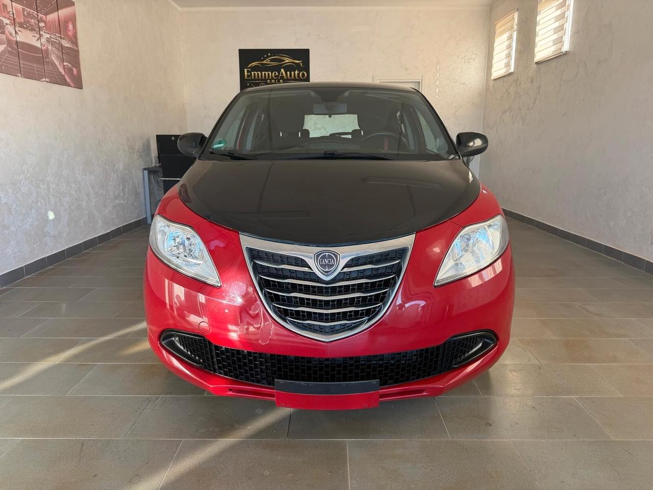 Lancia Ypsilon 1.2 69 CV 5 porte S&S Black&Red