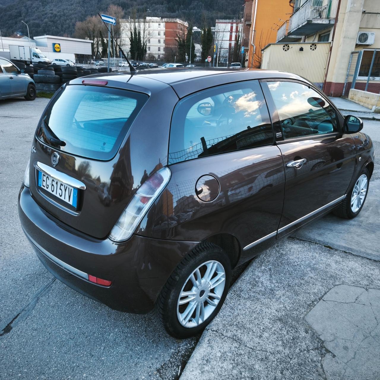 Lancia Ypsilon 1.2 69 CV Unyca