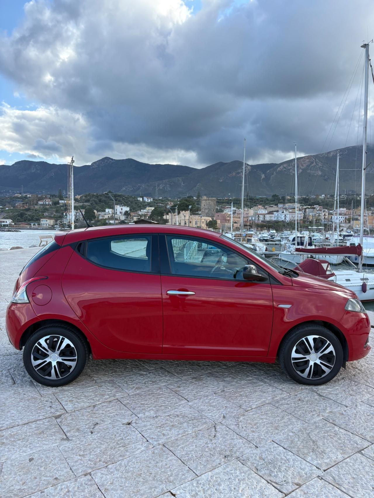 Lancia Ypsilon 1.0 FireFly 5 porte Hybrid