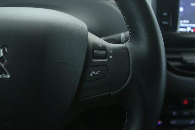 PEUGEOT 2008 BlueHDi 100 Allure Retrocamera