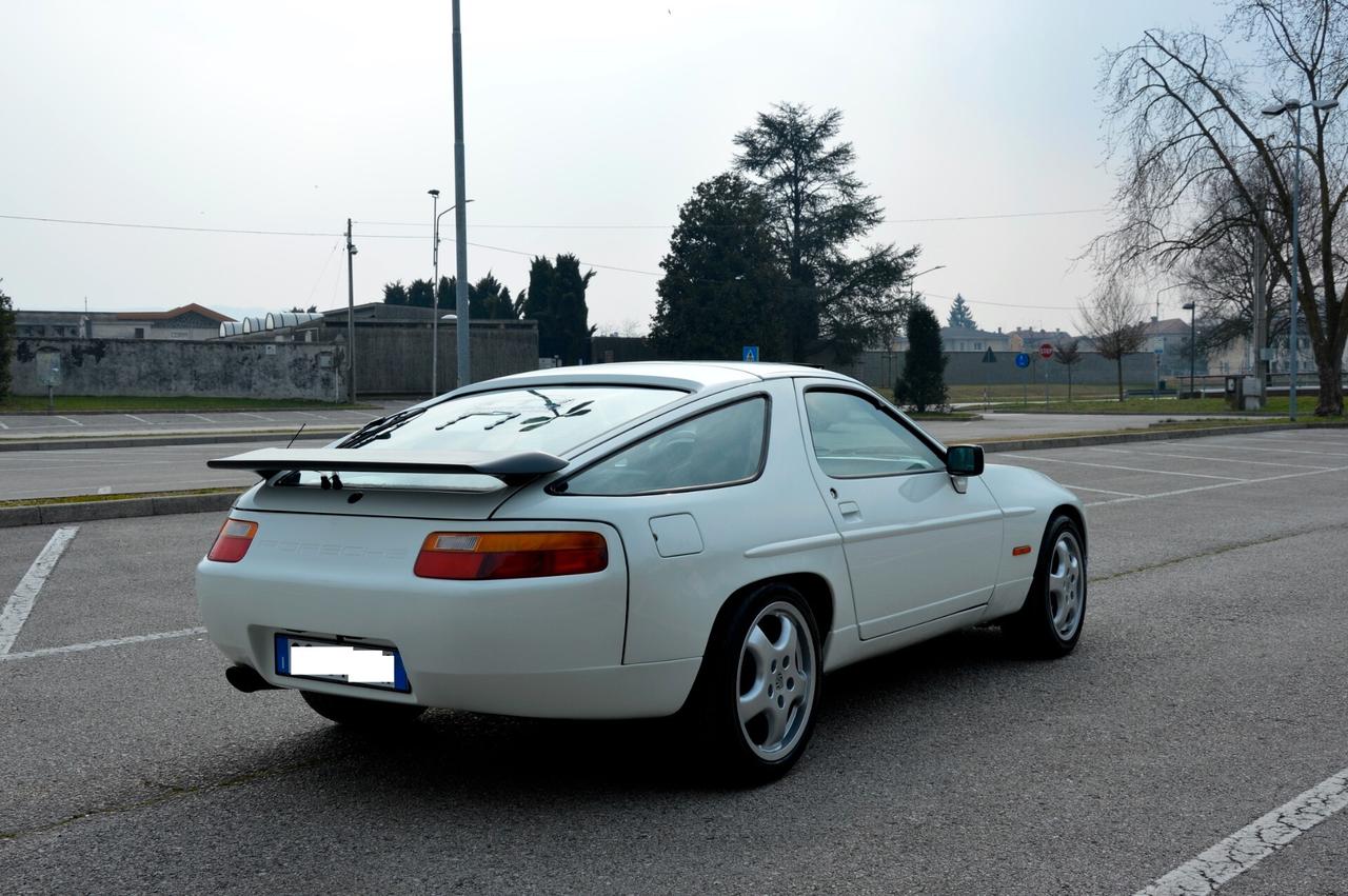 Porsche 928 S4