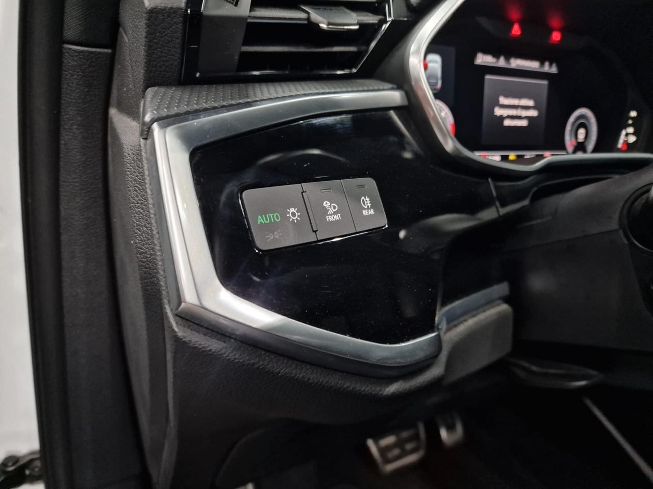 Audi Q3 SPB 35 TDI S tronic line edition 2.0 150CV Identity Black