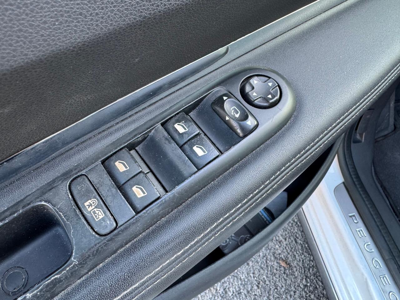 Peugeot 3008 1.6 HDi 115CV Allure