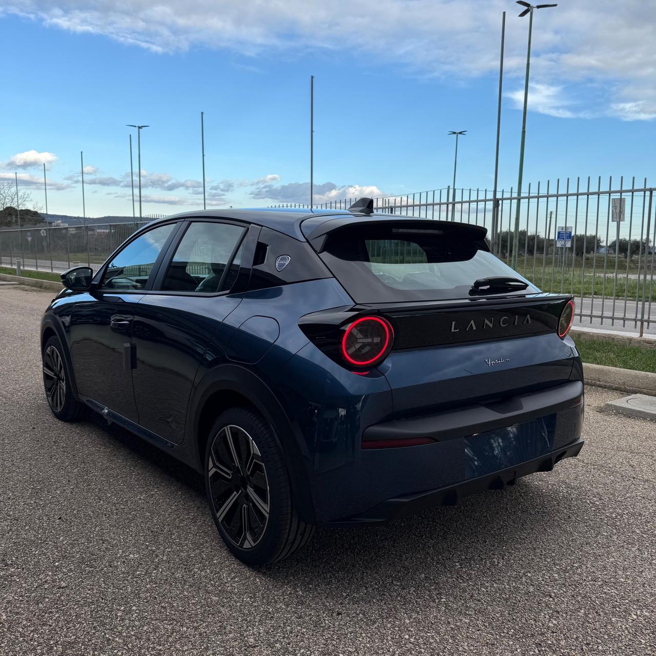 Lancia Ypsilon Hybrid e-DCT