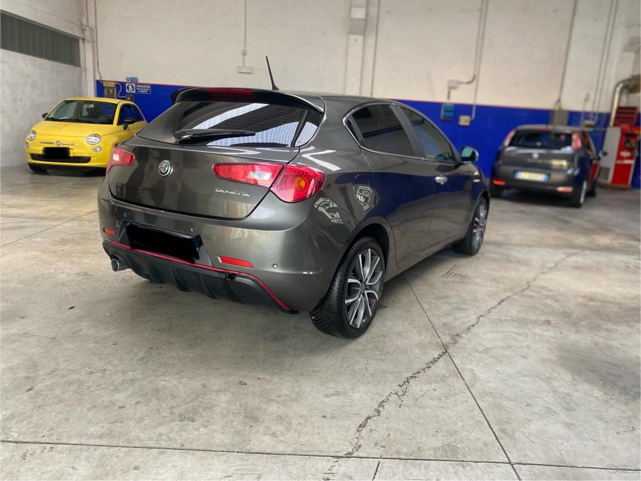 Alfa Romeo Giulietta 1.6 allest esterno quadrifoglio