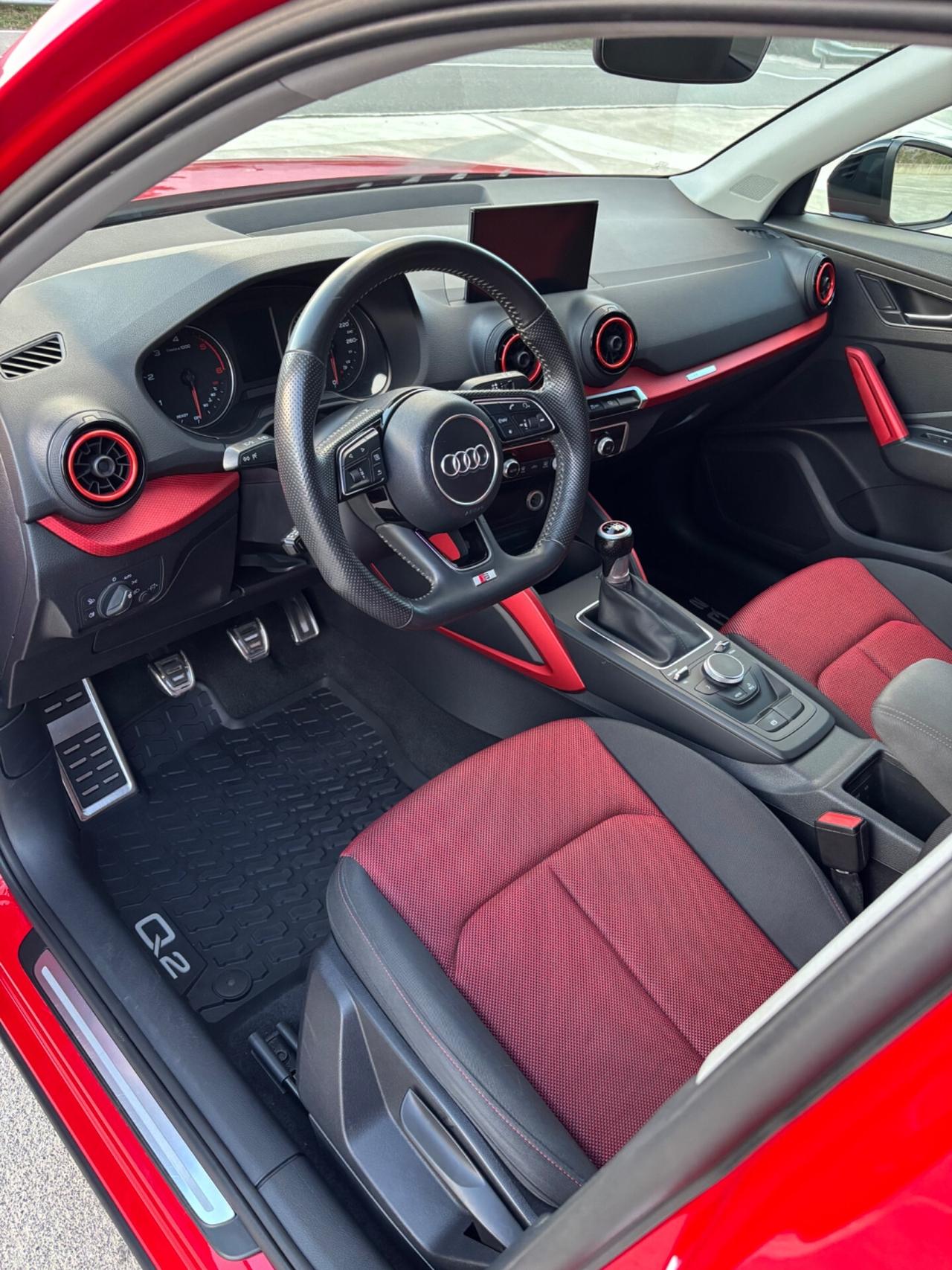 Audi Q2 1.6 TDI S line RED Edition