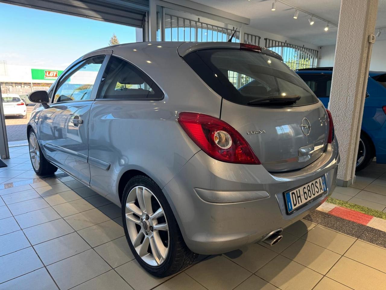 Opel Corsa 1.2 3 porte Club