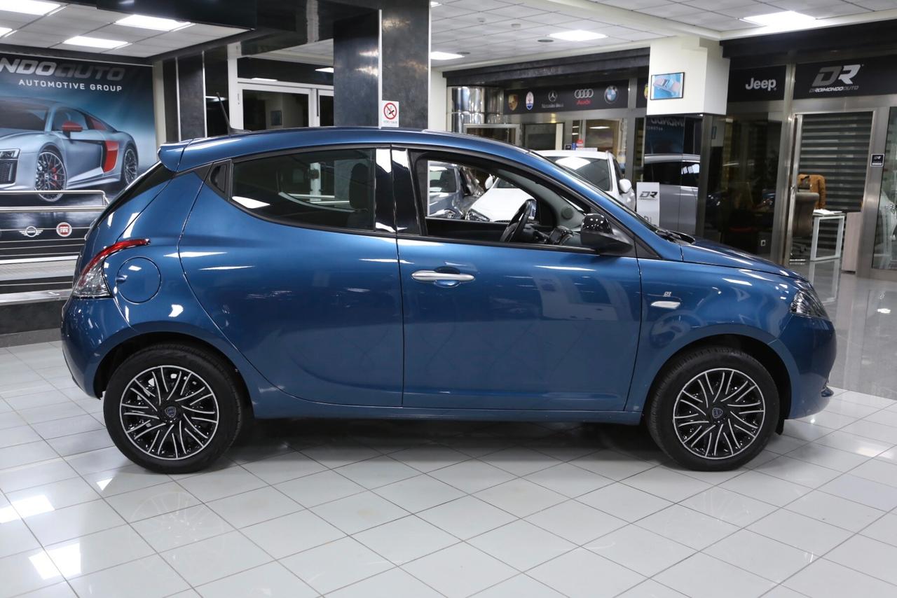 Lancia Ypsilon 1.0 Hybrid Gold_neopatentati