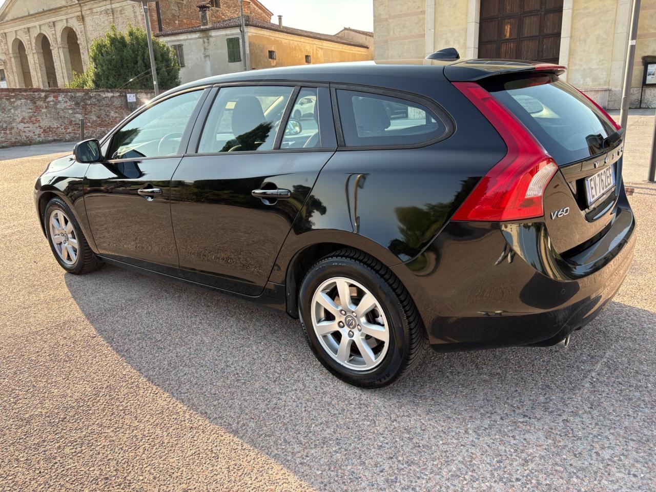 Volvo V60 D3 Summum 2.0 D anno 2014 perfetta