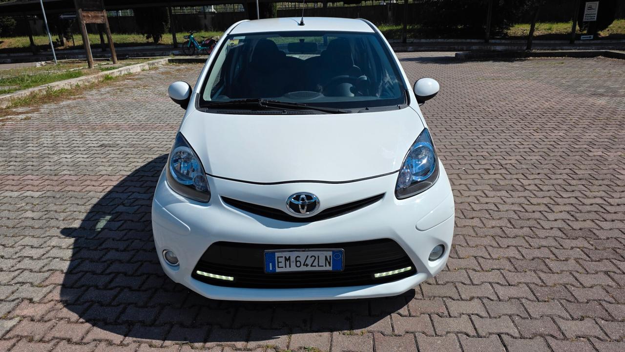 Toyota Aygo 1.0 12V VVT-i 5 porte Lounge Connect MMT