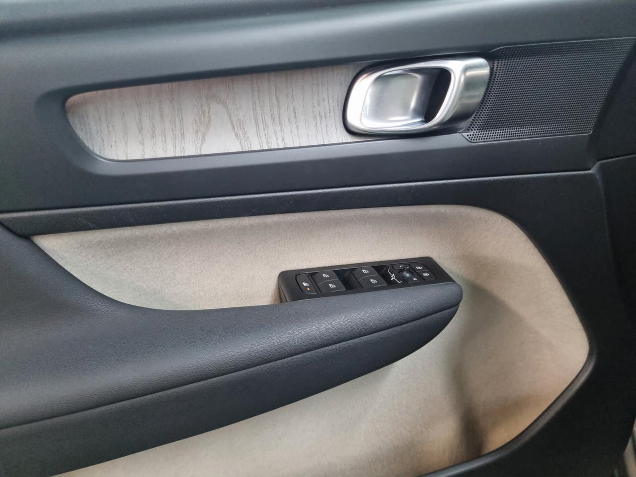 Volvo XC40 T5 Recharge Plug-in Hybrid Inscription
