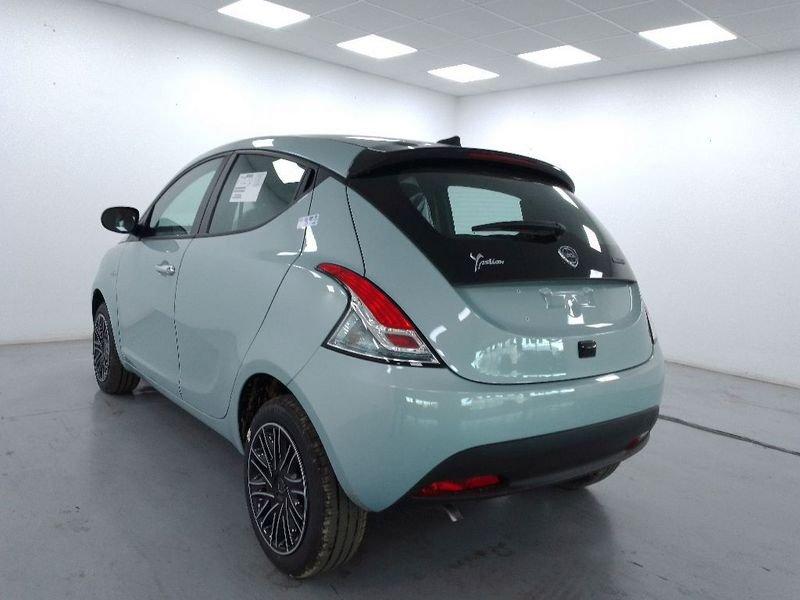 Lancia Ypsilon 1.0 firefly hybrid Gold s&s 70cv