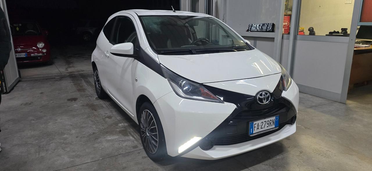 Toyota Aygo 1.0 VVT-i 69 CV 3 porte x-clusiv