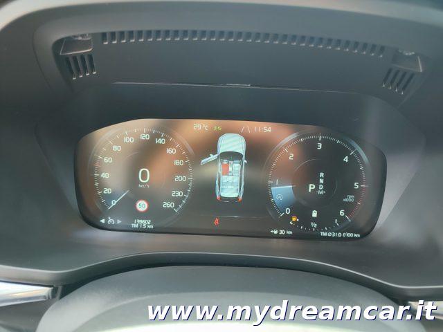 VOLVO XC60 B4 (d) AWD Geartronic Momentum Pro
