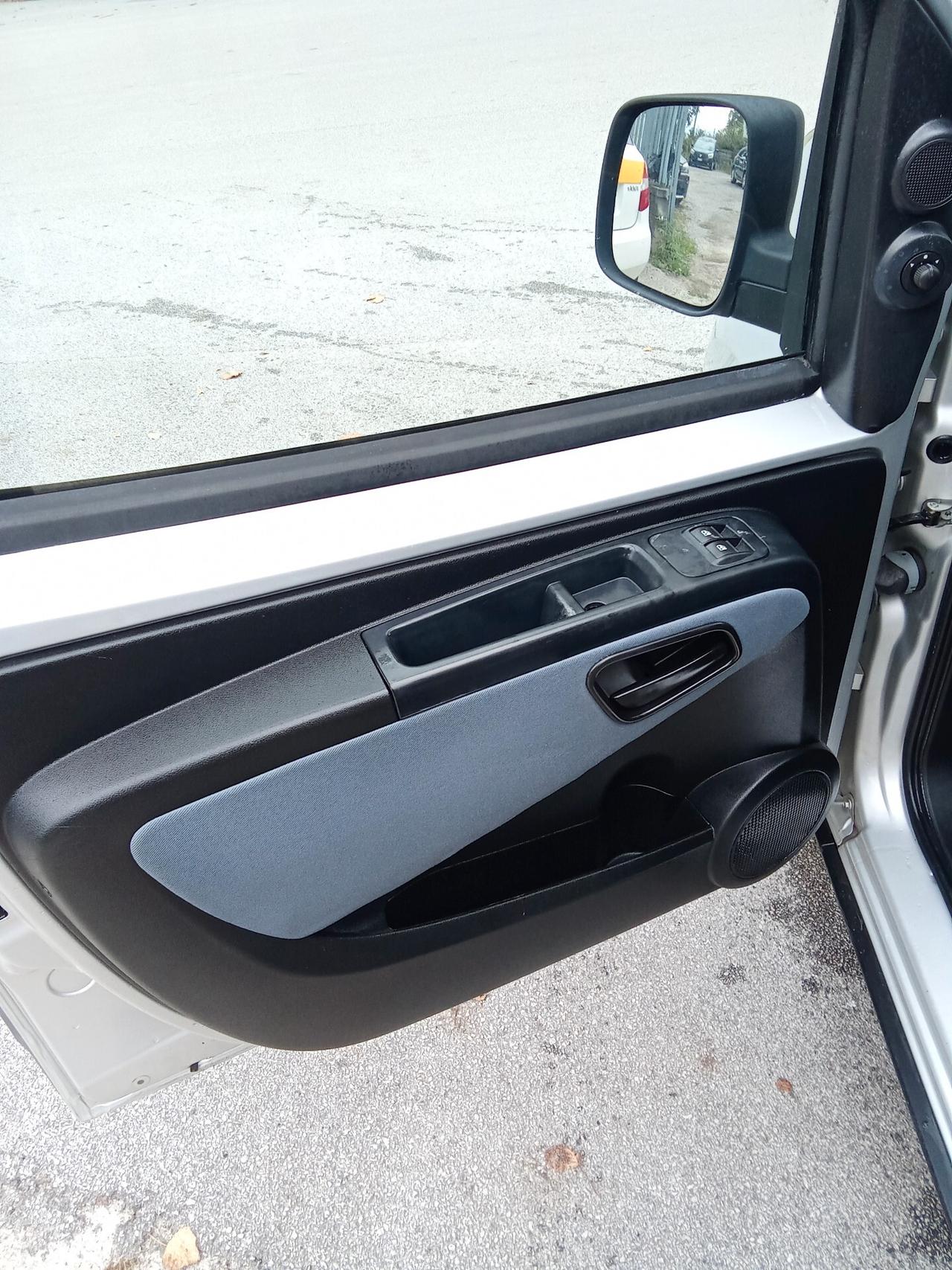 Peugeot Bipper 1.3 HDi 75 Outdoor 011