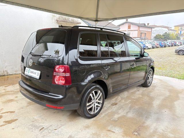 VOLKSWAGEN Touran 1.6 BENZINA FARI FENDI CERCHI IN LEGA OK NEOP