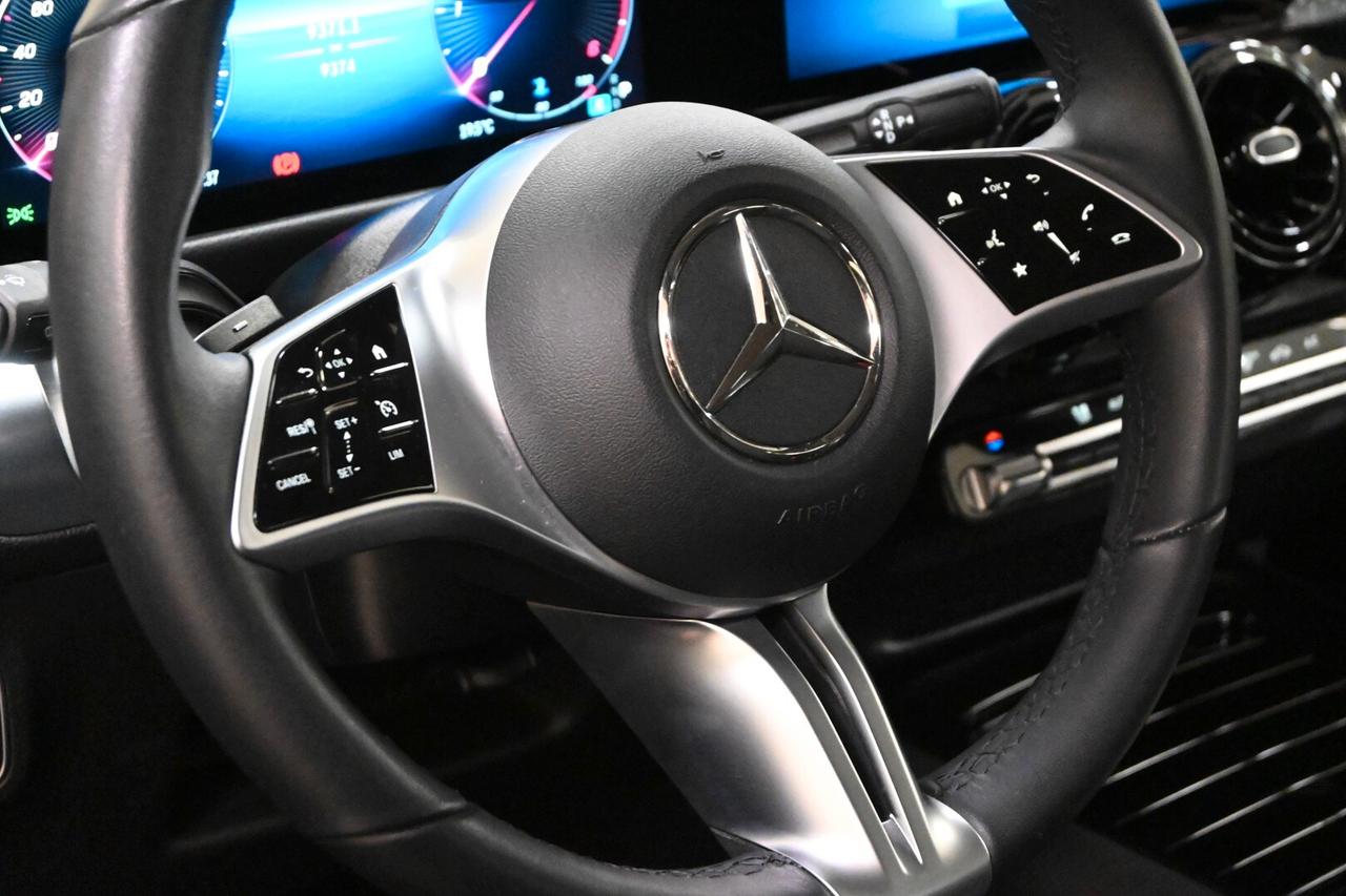 MERCEDES GLB (X247) GLB 180 d Automati...