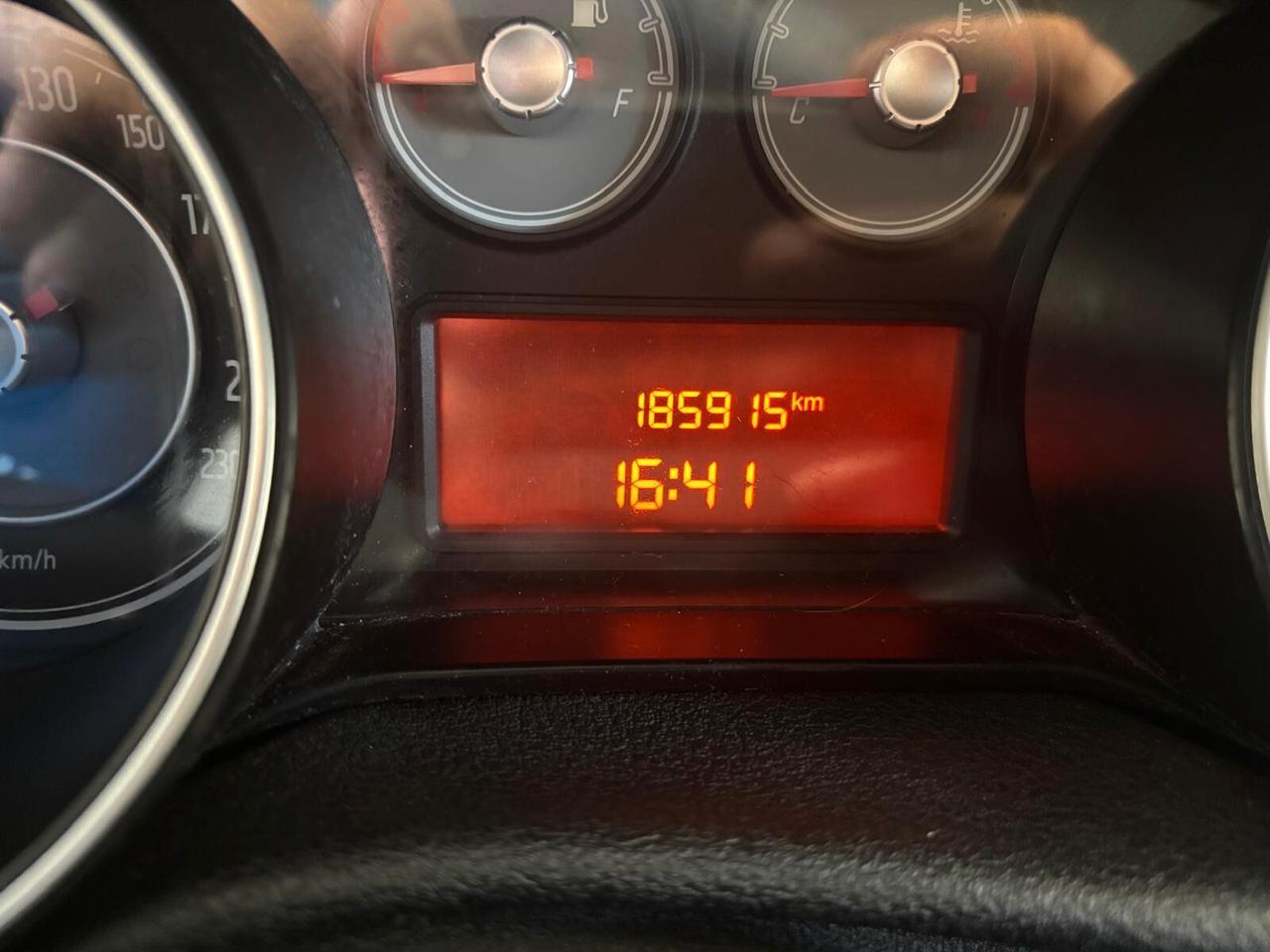 FIAT PUNTO ANNO 2012 BZ METANO ADATTA NEOPATENTATI KM 185 MILA