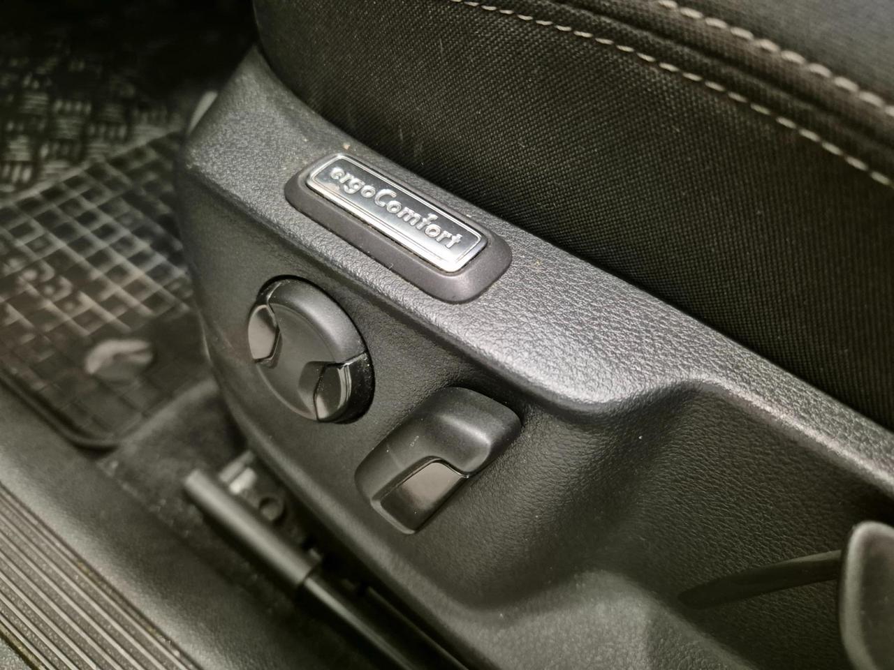 Volkswagen Passat Variant 1.6 TDI Trendline 120cv - Sens. Park. - Bluetooth