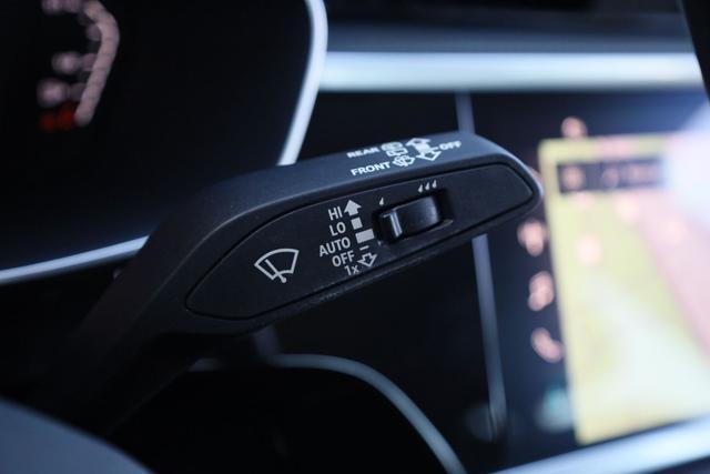 AUDI Q3 35 TDI S tronic Business Advanced