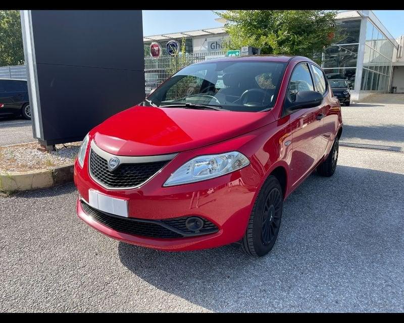 Lancia Ypsilon 0.9 TwinAir 85 CV 5 porte Metano Ecochic Silver