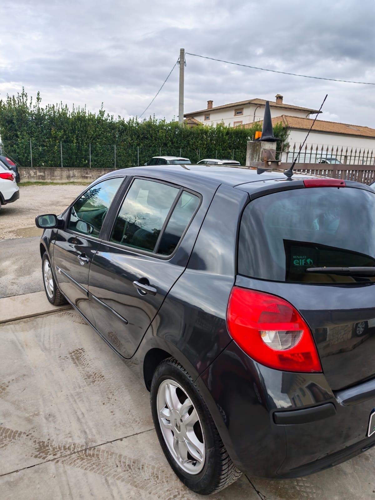 Renault Clio 1.2 16V 5 porte Yahoo! Garanzia 12 mesi