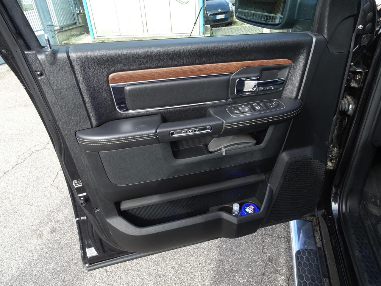 Dodge RAM 1500 AWD 5.7L V8 401CV LARAMIE AUTOCARRO