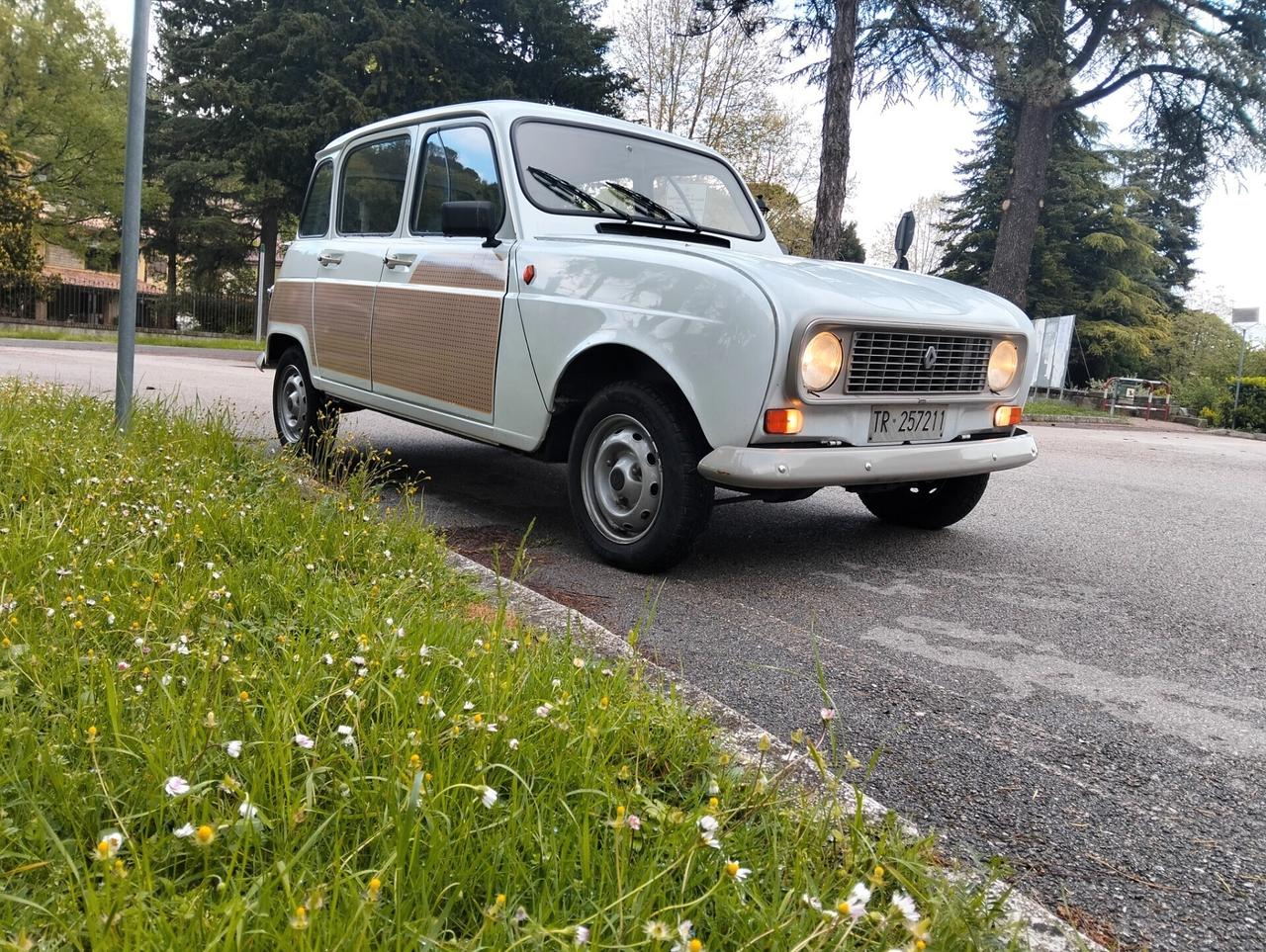 Renault R 4 Replica parisienne