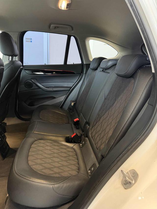 BMW X1 sDrive18d X line //LED//18//NAVI//