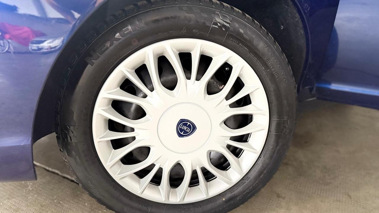 Lancia Ypsilon 1.2 Versus