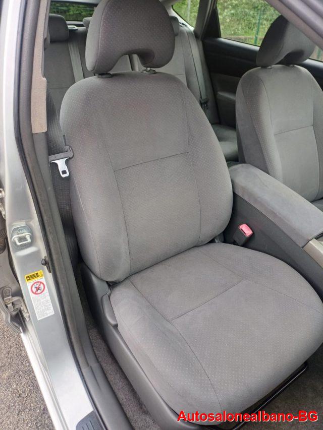 TOYOTA Prius 1.5i 16V