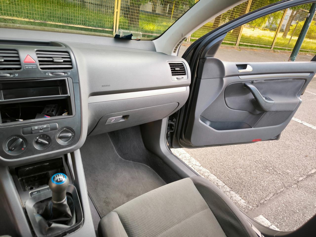 Volkswagen Golf 1.6 16V FSI 5p. Sportline