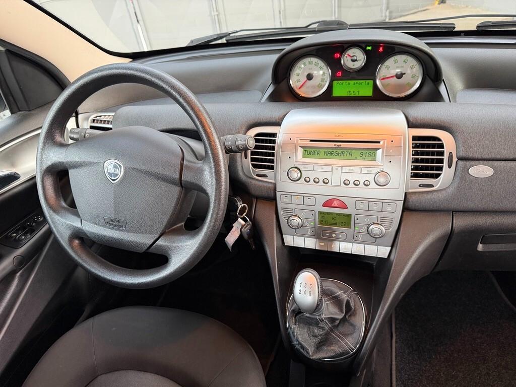 Lancia Ypsilon 1.2 69 CV Unyca
