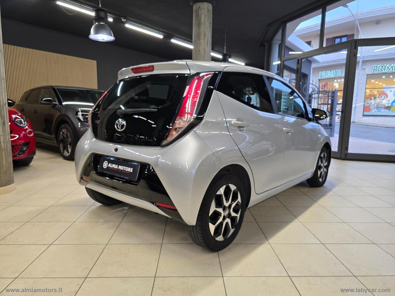 TOYOTA Aygo 1.0 VVT-i 69 CV 5p. x-play TSS