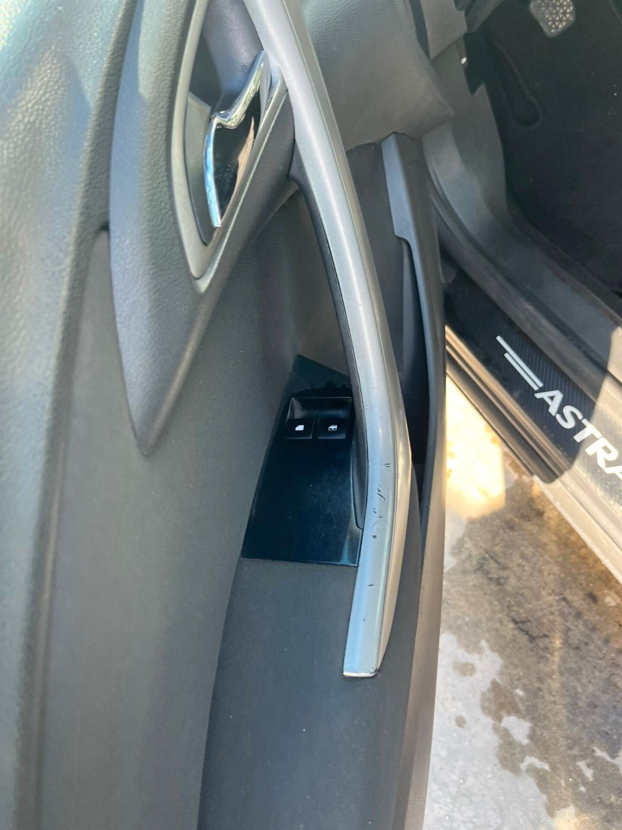 Opel Astra 1.4 Turbo 140CV 5 porte GPL