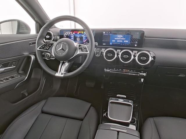 MERCEDES-BENZ A 180 Automatic Progressive Advanced