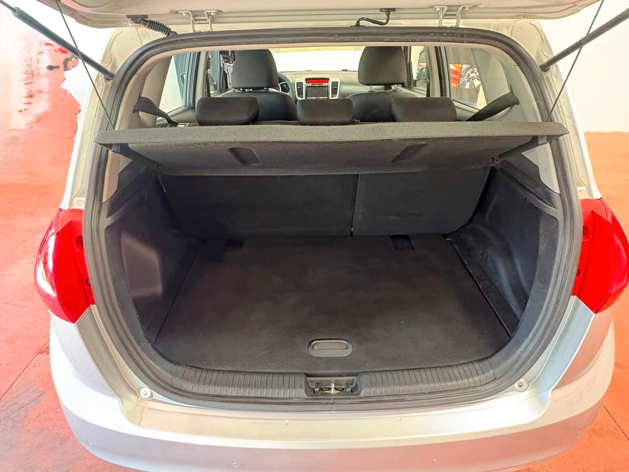 KIA VENGA GPL orig.KIA 1.4 CV 90 Per NEOPATENTATI Km 200.906 garanzia 12 mesi