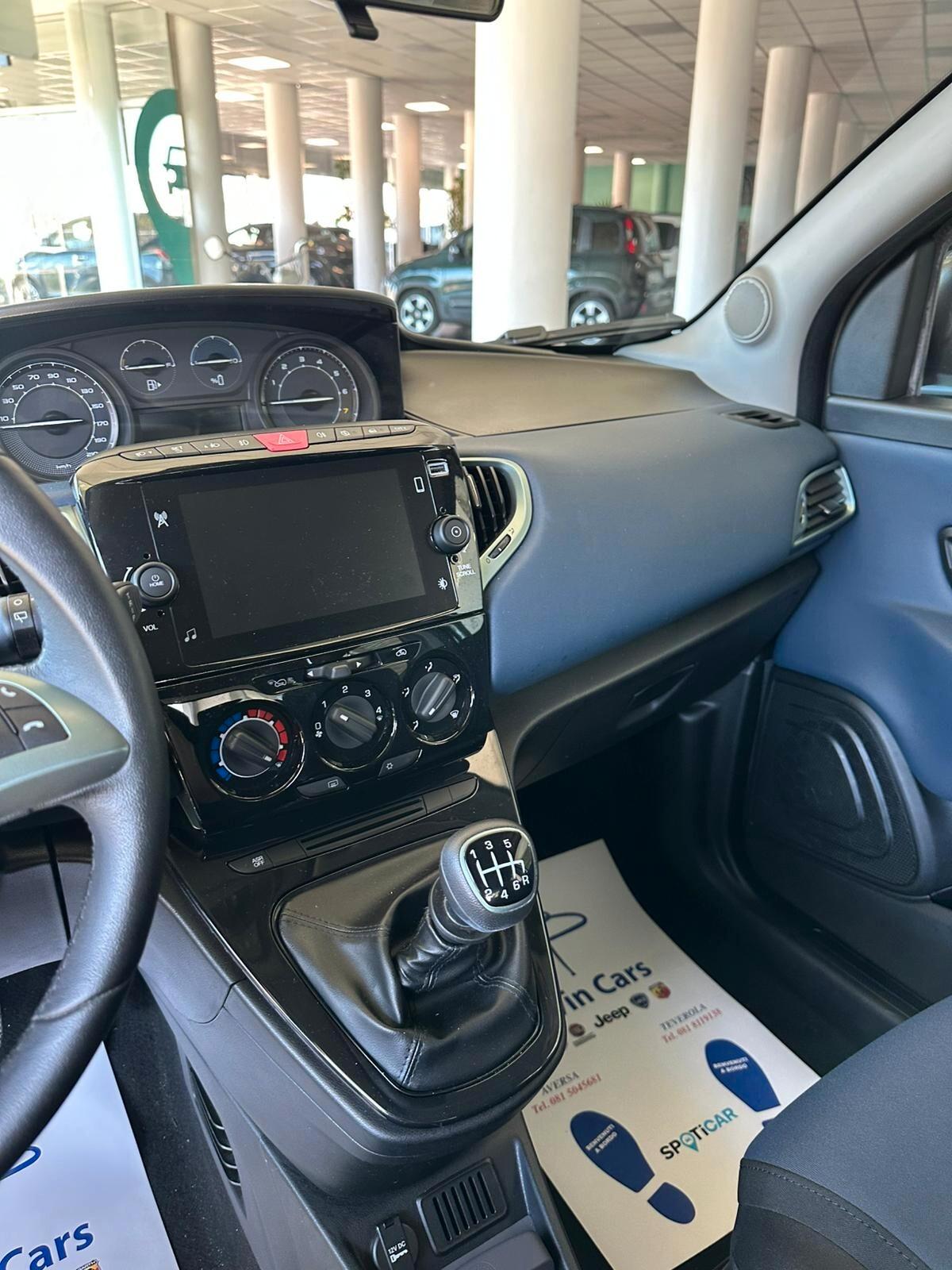 Lancia Ypsilon 1.0 FireFly 5 porte S&S Hybrid Platino