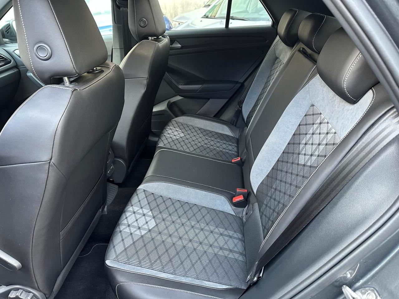 Volkswagen T-Roc 1.5 TSI ACT DSG R-Line