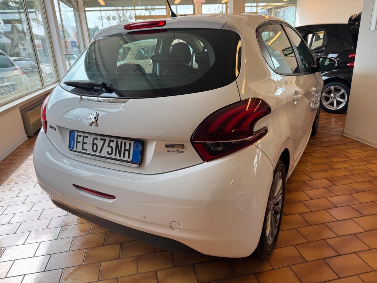 Peugeot 208 BENZINA EURO 6B OK NEOPATENTATI
