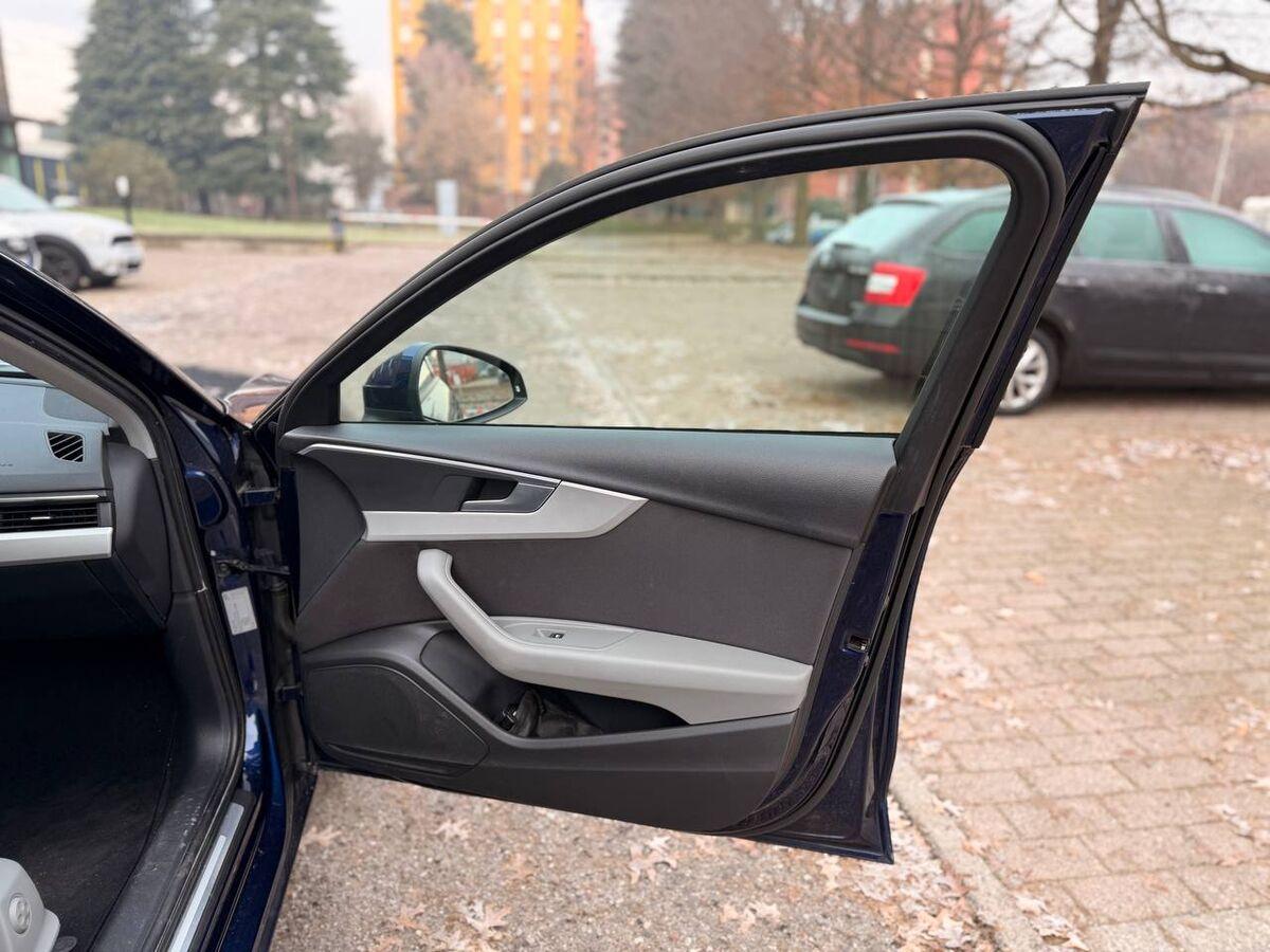 Audi A4 Avant 35 2.0 tdi mhev Business Advanced 163cv s-tronic