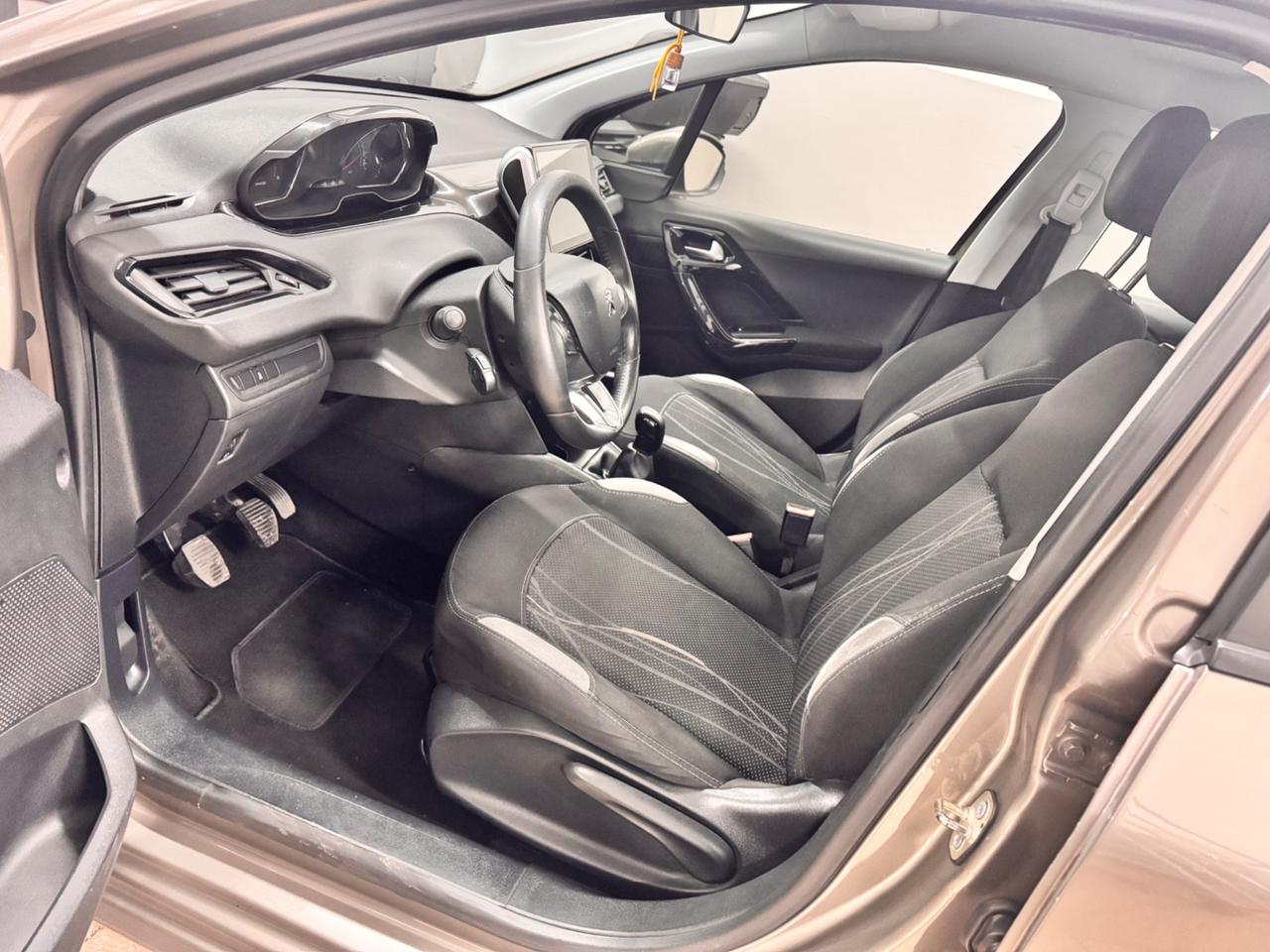 Peugeot 208 1.4 HDi 68 Cv 5P. Allure - 2014