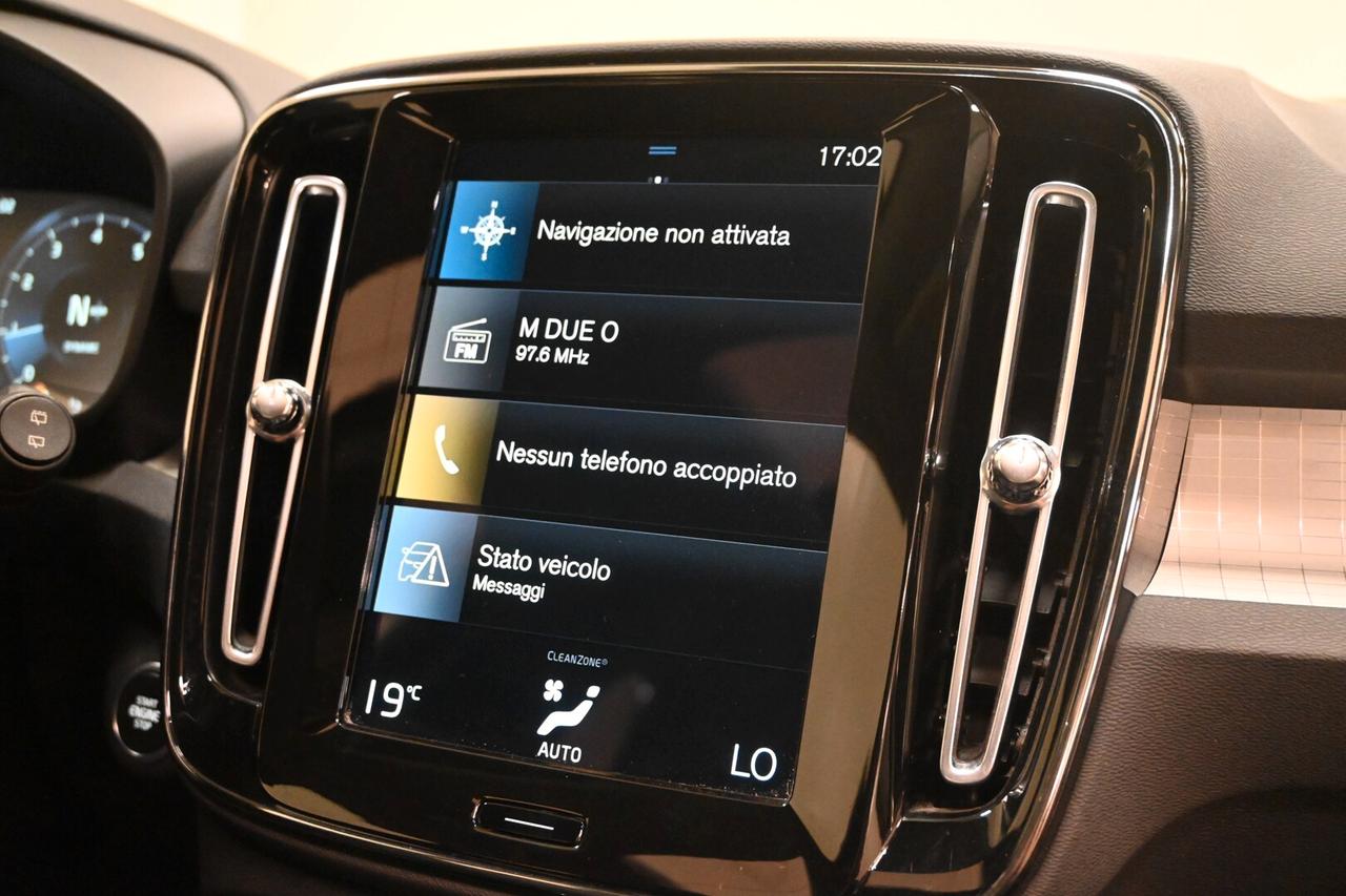 VOLVO XC40 (2017-->) XC40 T2 Momentum