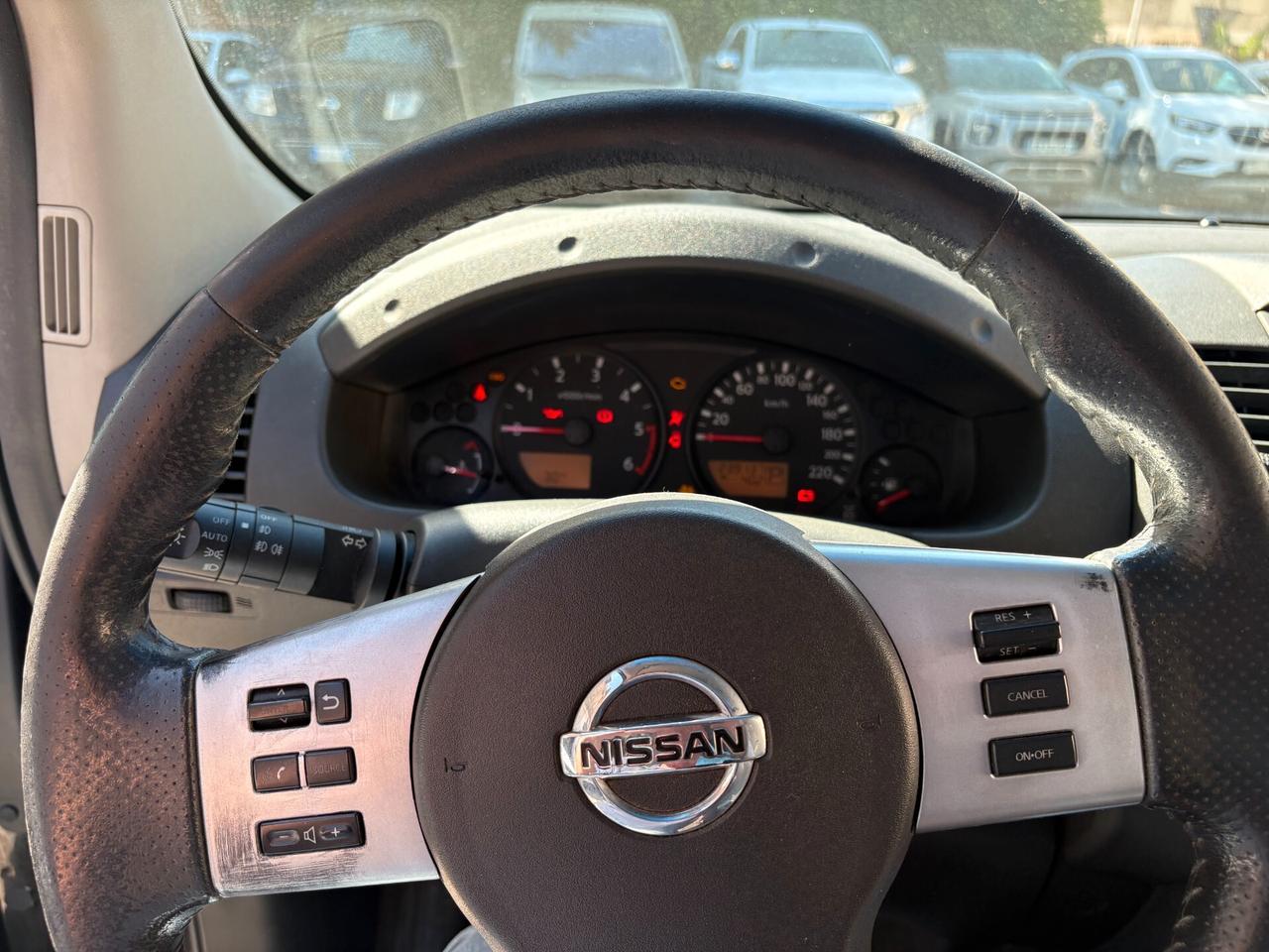 Nissan Navara 2.5 dCi 4 porte Double Cab LE
