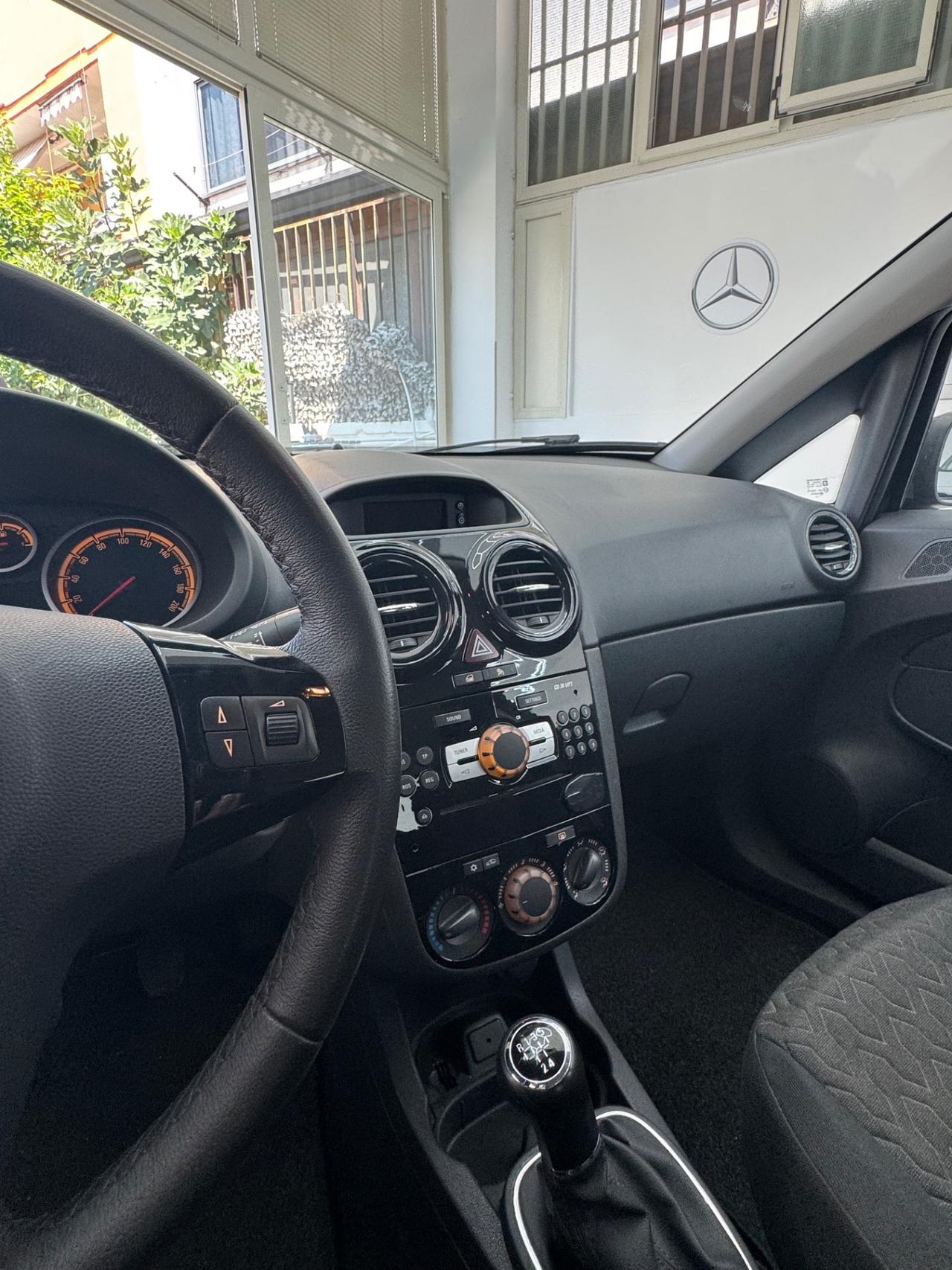 Opel Corsa 1.2 5 porte Sport