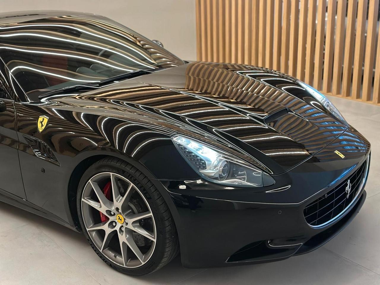 FERRARI CALIFORNIA 4.3 V8 DCT LIMITED