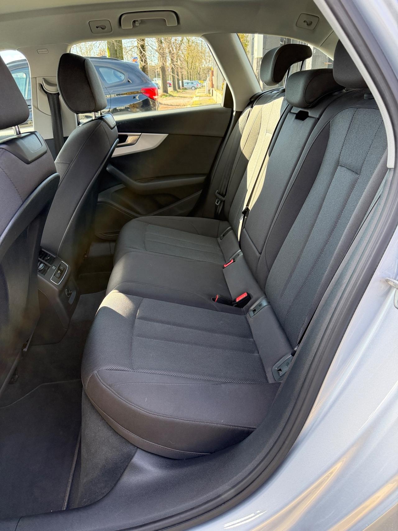 Audi A4 Avant 40 TDI S tronic line edition