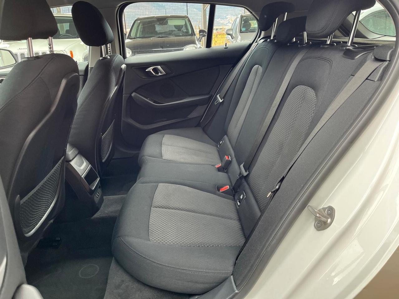 Bmw 116 116d 5p. Business Advantage