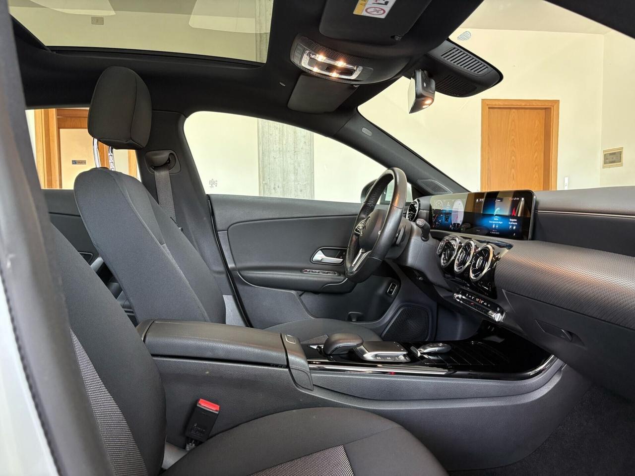 MERCEDES-BENZ CLA 180D SHOOTING BRAKE AUTO TETTO -